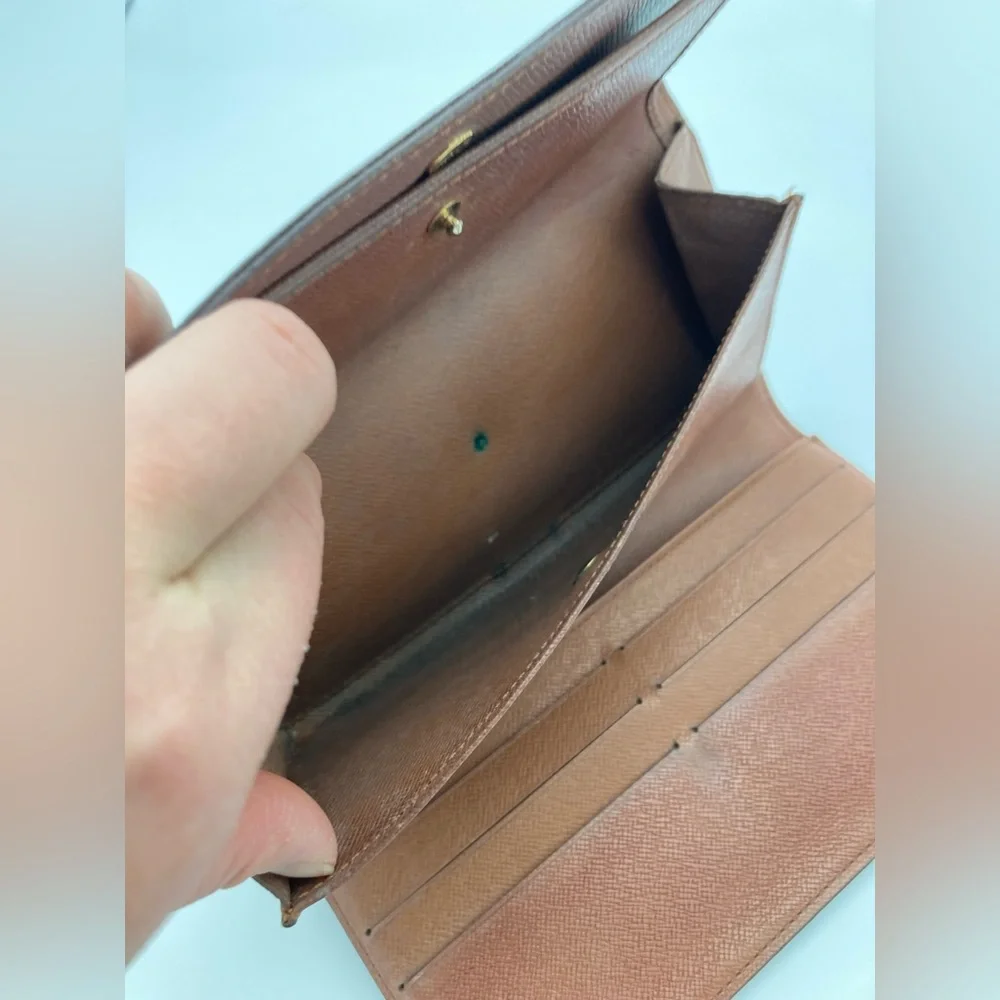 LOUIS VUITTON MONOGRAM INTERNATIONAL WALLET